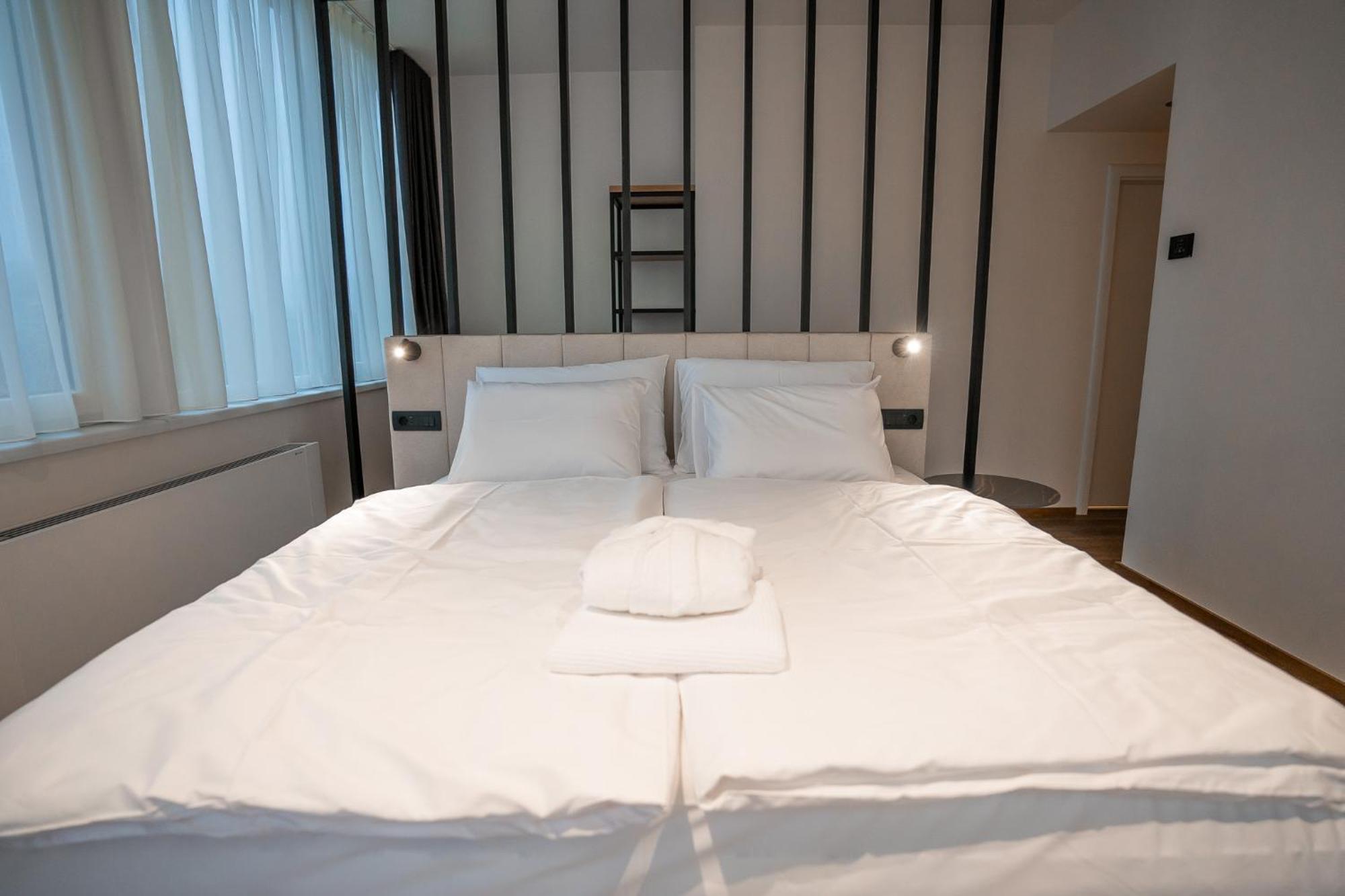 Hotel Lonca Skofja Loka ภายนอก รูปภาพ