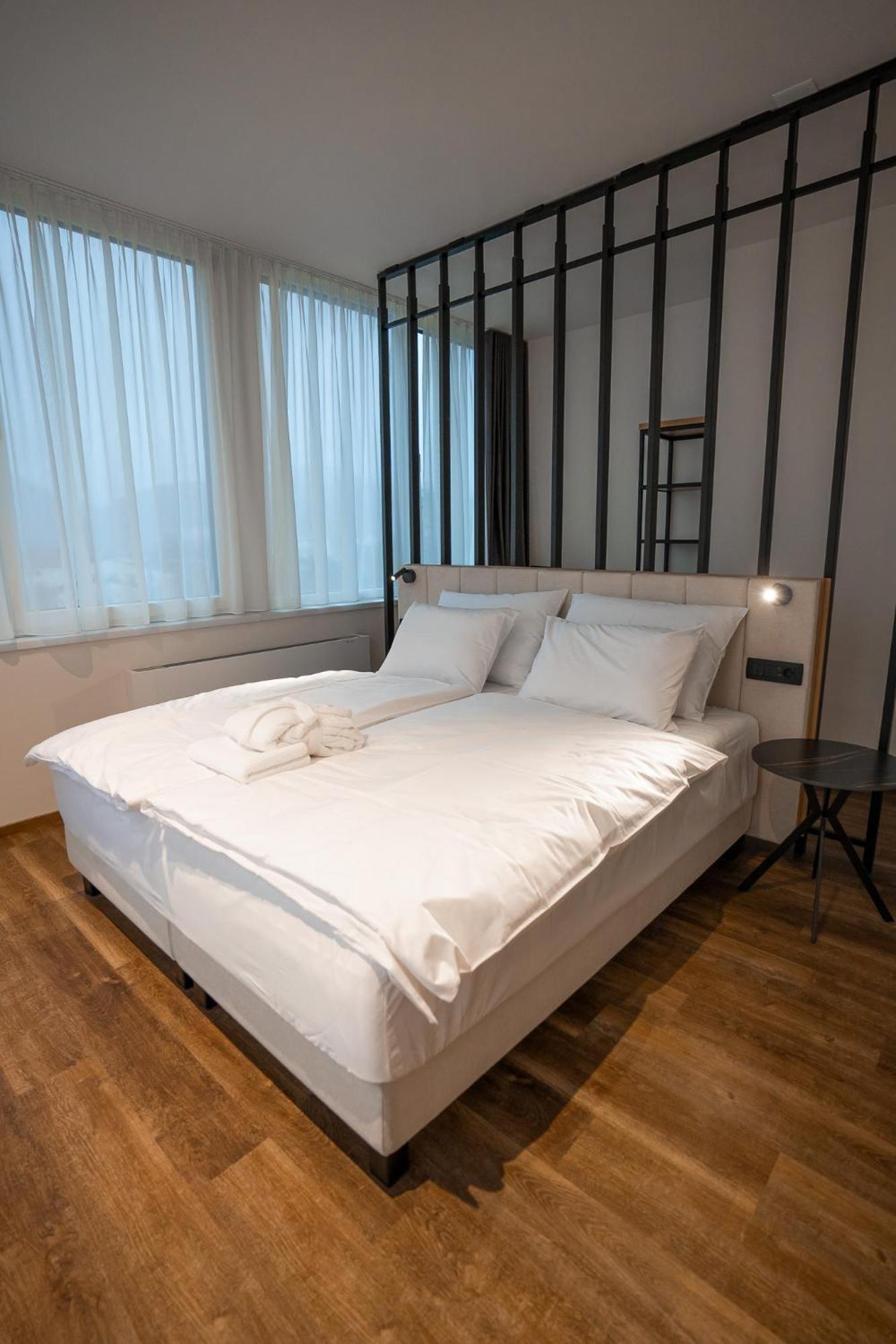 Hotel Lonca Skofja Loka ภายนอก รูปภาพ